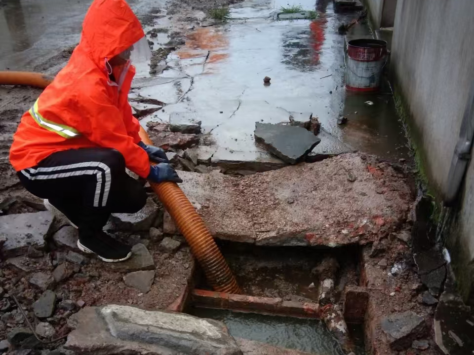 吴中专业清理污水池 炜誉市政以规范流程守护城市 “肠道”