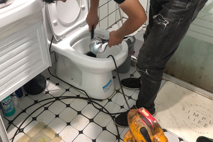 吴中马桶堵塞自己疏通还是找师傅?专业上门服务让你省时更省心